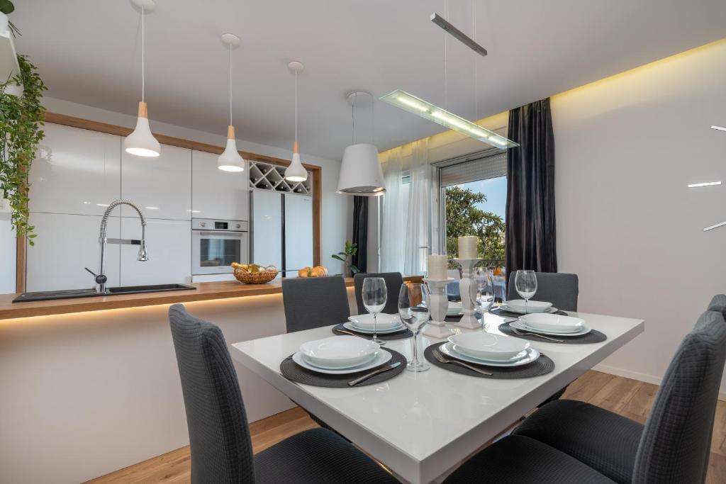 Kuchyňa alebo kuchynka v ubytovaní Apartman Tragos