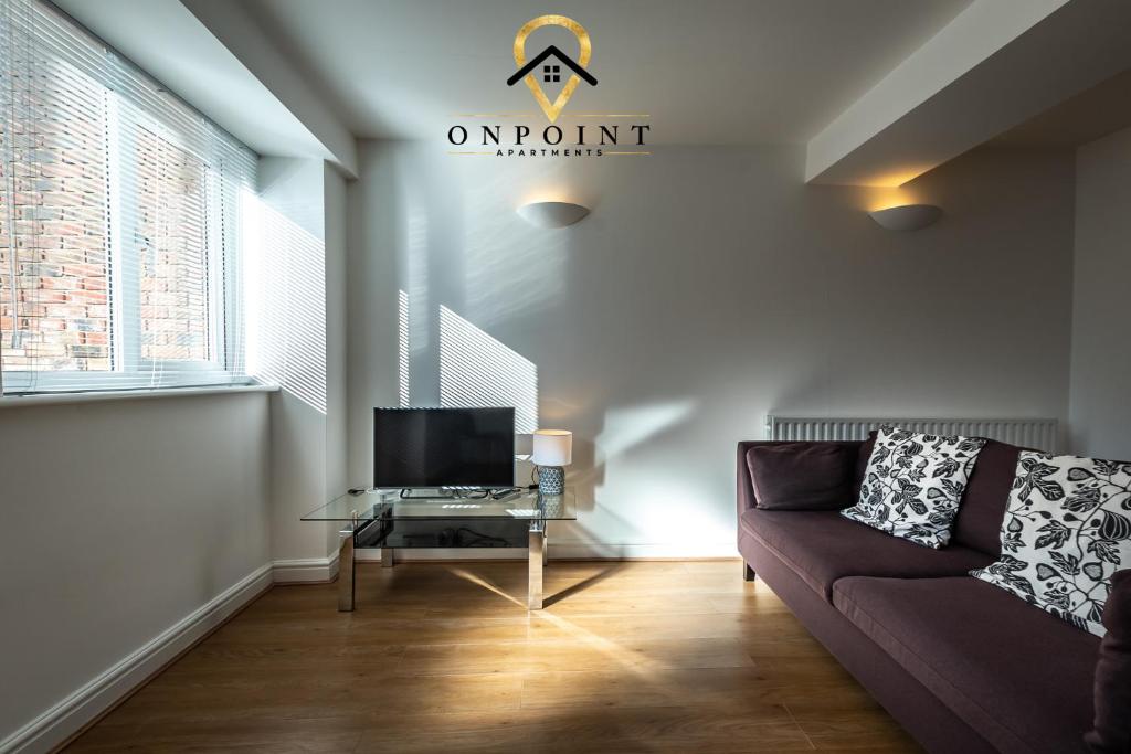 OnPoint Apartments - Excellent 2 Bed Apartment with PARKING