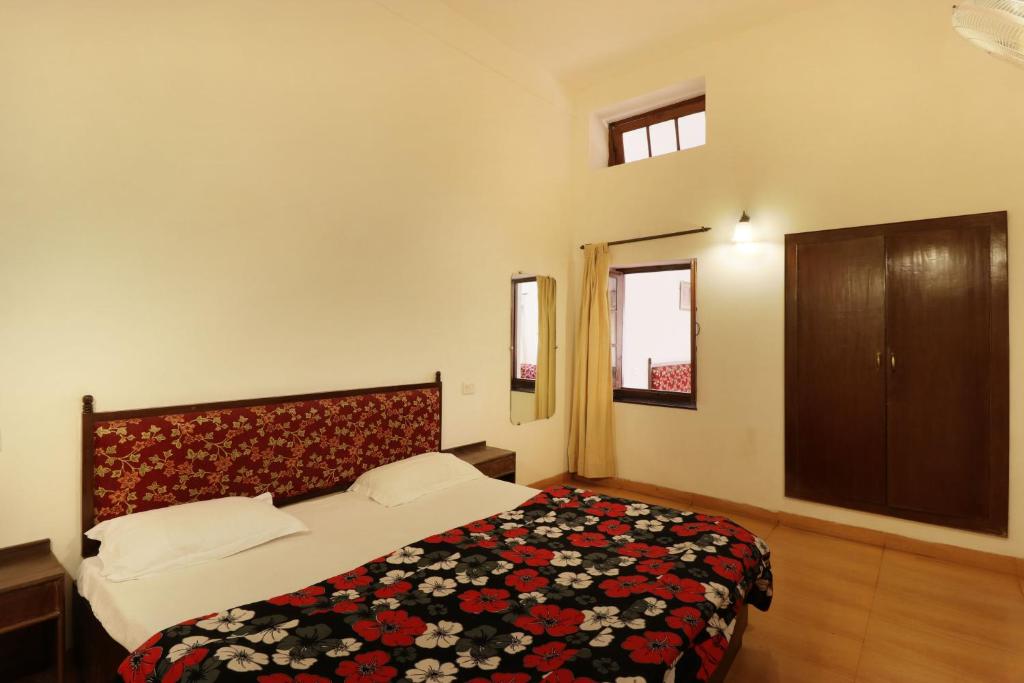 Postel nebo postele na pokoji v ubytování Hotel Himalayan Club