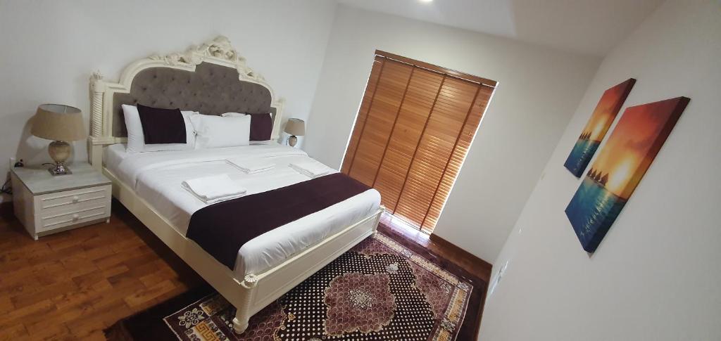 a bedroom with a large bed and a window at Fantastical Palm & Arabian Sea View Dubai Marina in Dubai