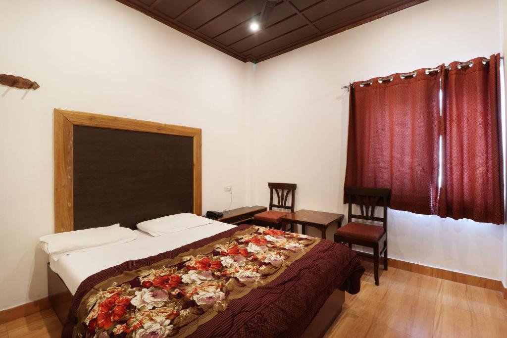 Postel nebo postele na pokoji v ubytování Hotel Himalayan Club