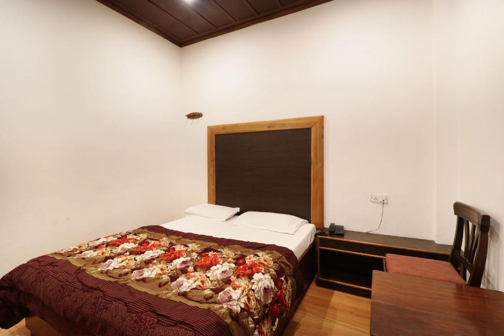 Postel nebo postele na pokoji v ubytování Hotel Himalayan Club