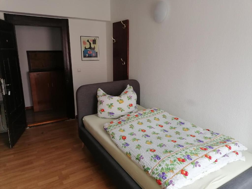 Gasthaus Zur Rose - Standaard Eenpersoonskamer Met Gedeelde Badkamer