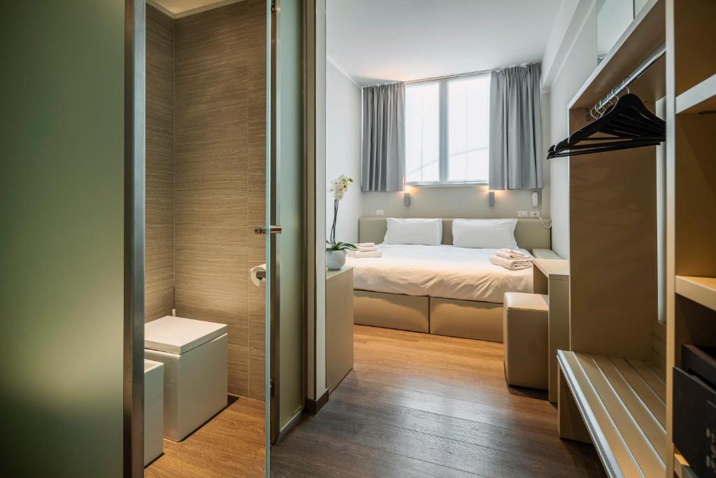 Postel nebo postele na pokoji v ubytování Fasthotel Linate