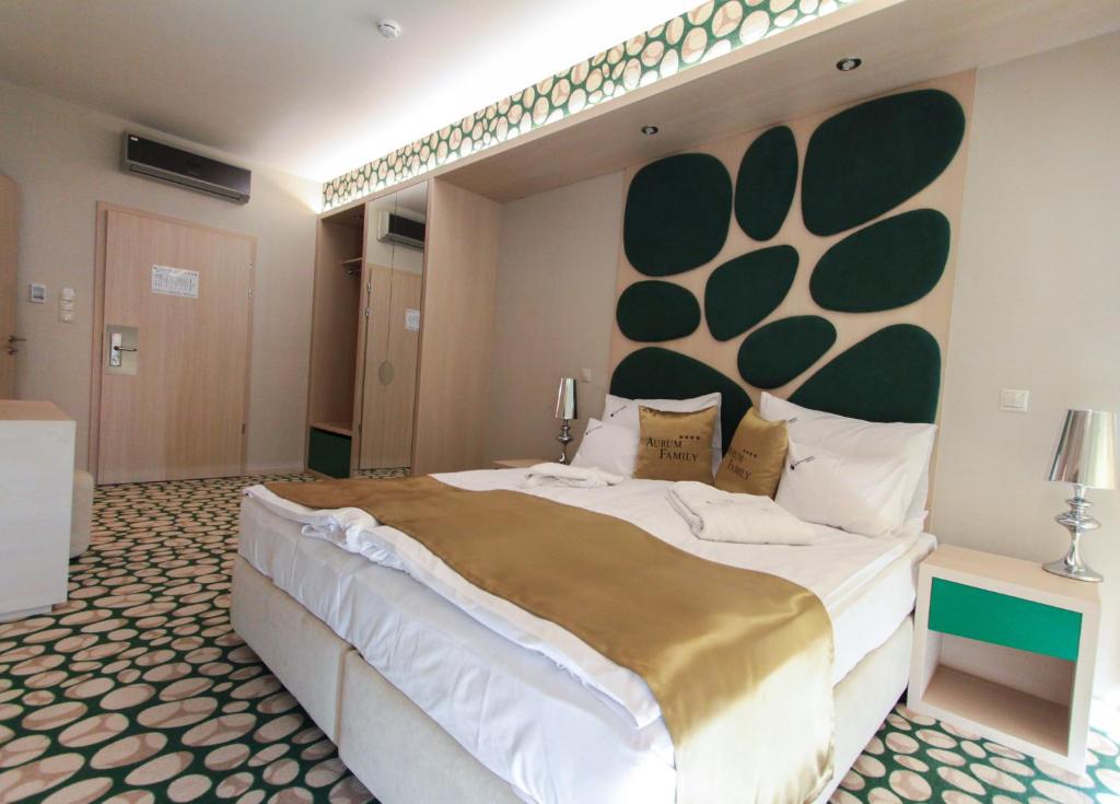 Postel nebo postele na pokoji v ubytování Hotel Aurum Family "A"