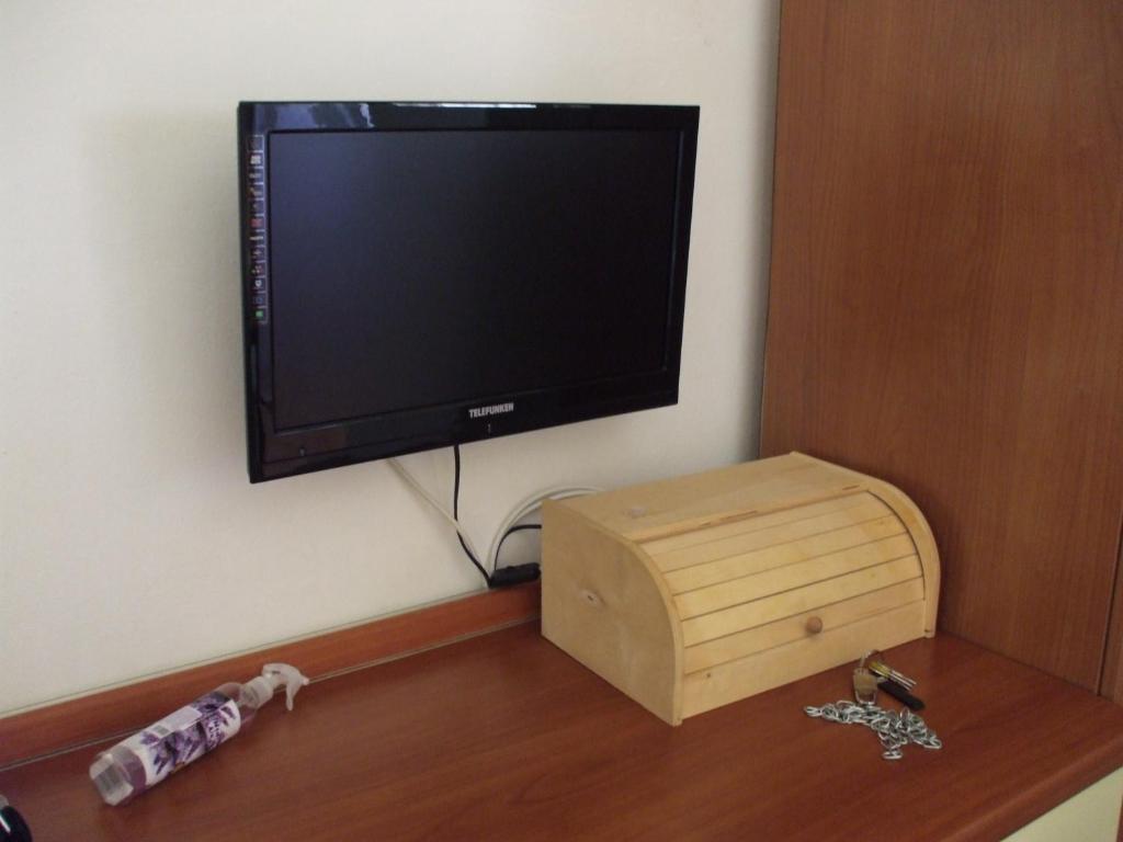 a flat screen tv on a wall with a wooden box at CASA MARINA in Lampedusa
