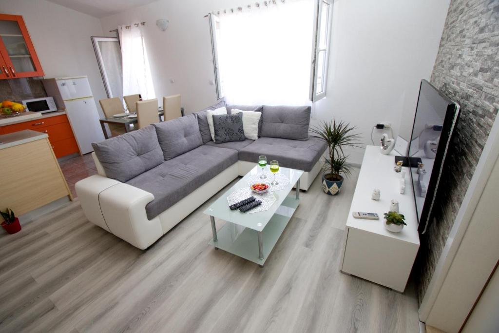 a living room with a couch and a table at Apartment Toni in Makarska