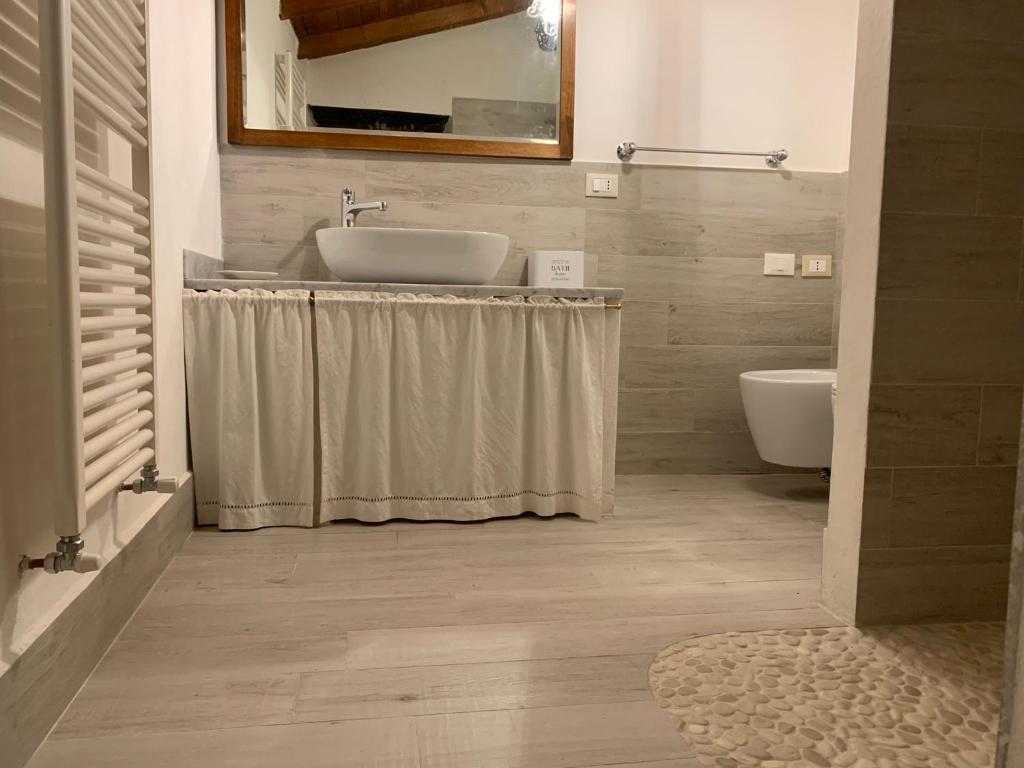 A bathroom at Relax totale nel Bosco Lucca