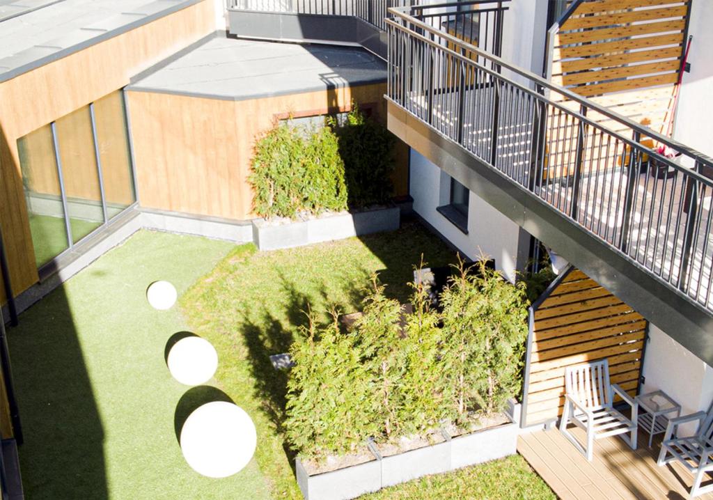 Vonkajšia záhrada v ubytovaní Bel Mare Apartament 128 z ogródkiem
