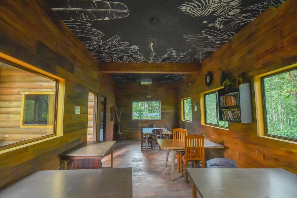 Imagen de la galería de Monsoon Retreats Ecostay- Treehouse, en Thekkady