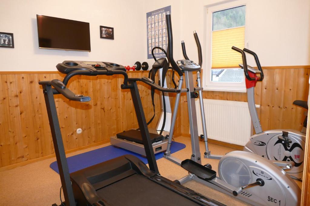 Fitness centrum a/nebo fitness zařízení v ubytování 4 Sterne Ferienwohnung Sommerberg inklusive Gästekarte