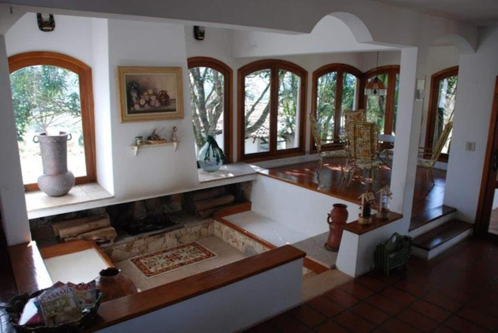  Sítio alto padrão com vista deslumbrante. Reserve!