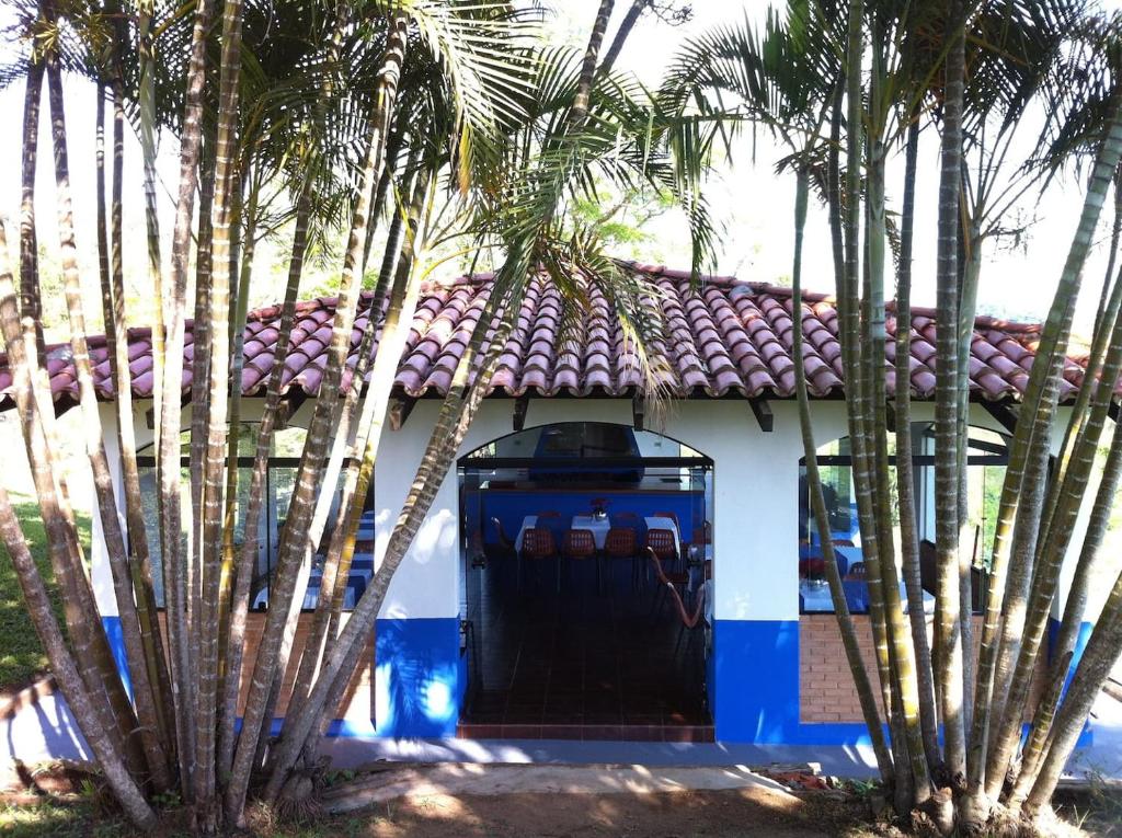  Sítio alto padrão com vista deslumbrante. Reserve!