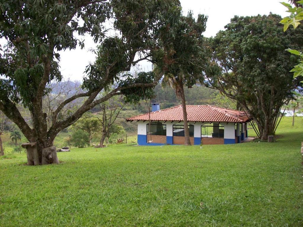  Sítio alto padrão com vista deslumbrante. Reserve!