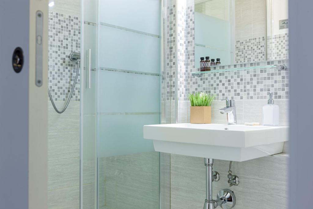 A bathroom at B&B Prestigia Rooms