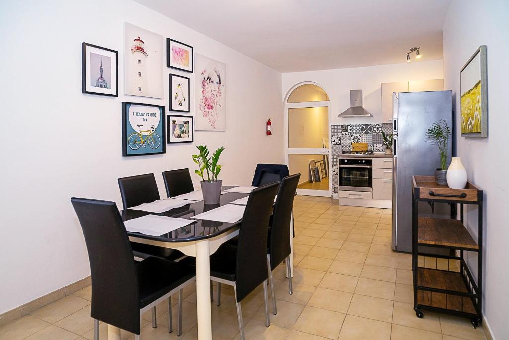 Η κουζίνα ή μικρή κουζίνα στο Seaside Apartments Malta Mellieha1
