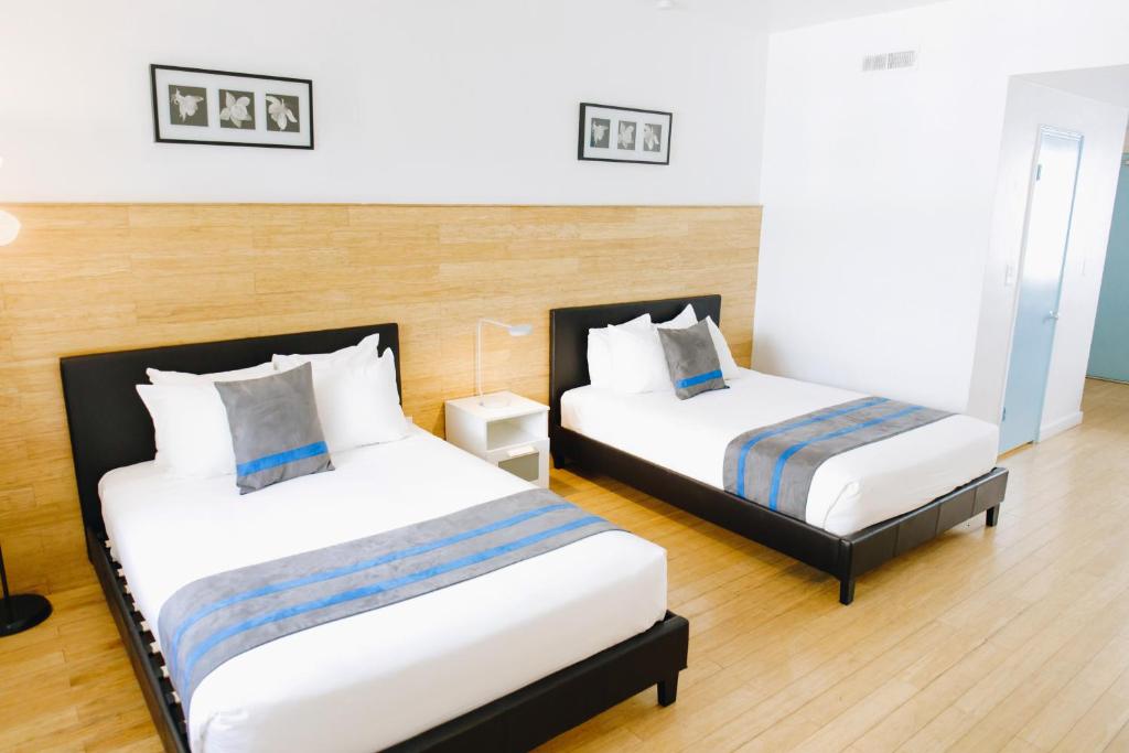 Postel nebo postele na pokoji v ubytování Aqua Hotel & Suites