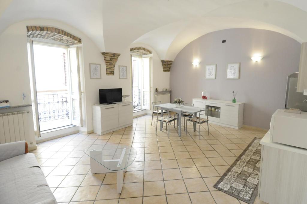 Televízia a/alebo spoločenská miestnosť v ubytovaní St. George Apartment
