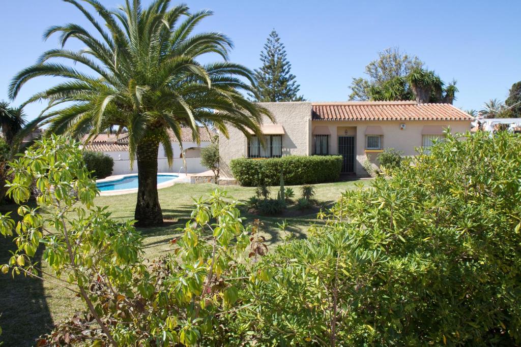 Bazén v ubytování Marbella Villas nebo v jeho okolí