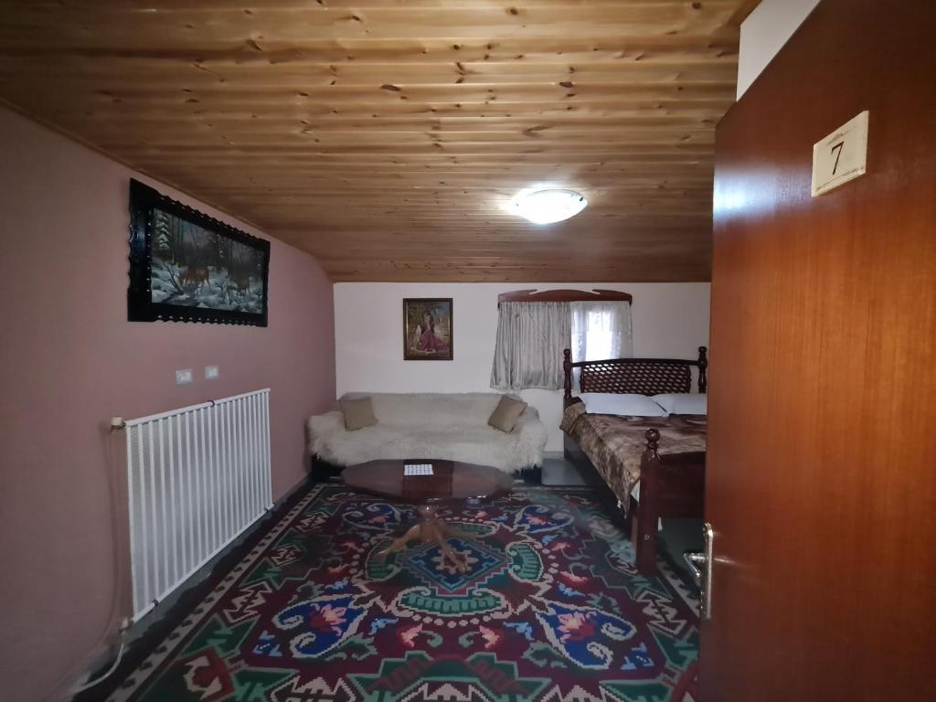 Posezení v ubytování Sofra Kolonjare Agroturizem