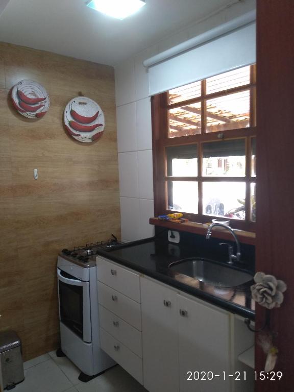  Casa em condominio canto direito de Geriba