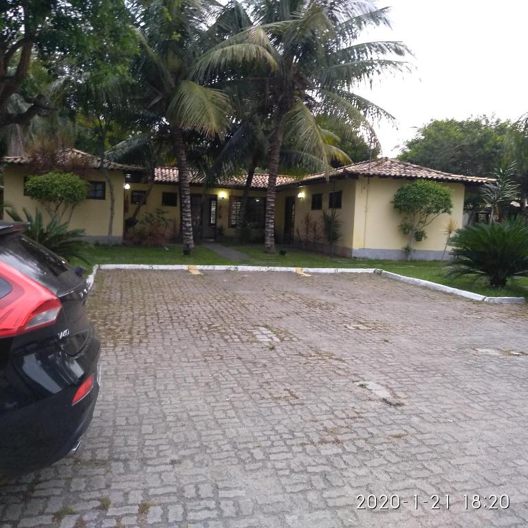  Casa em condominio canto direito de Geriba