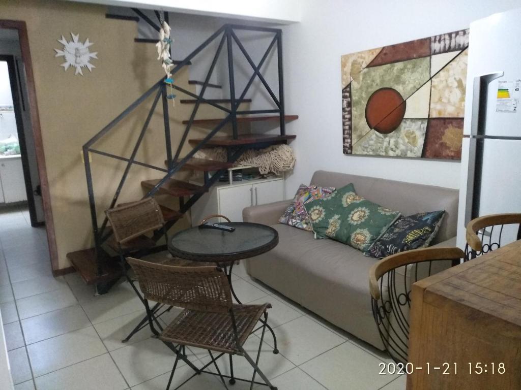  Casa em condominio canto direito de Geriba