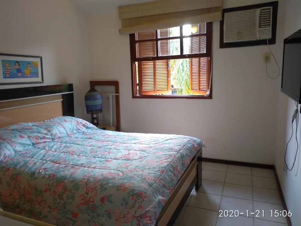  Casa em condominio canto direito de Geriba