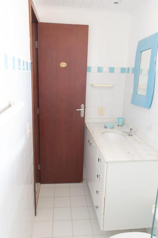  Casa em condominio canto direito de Geriba