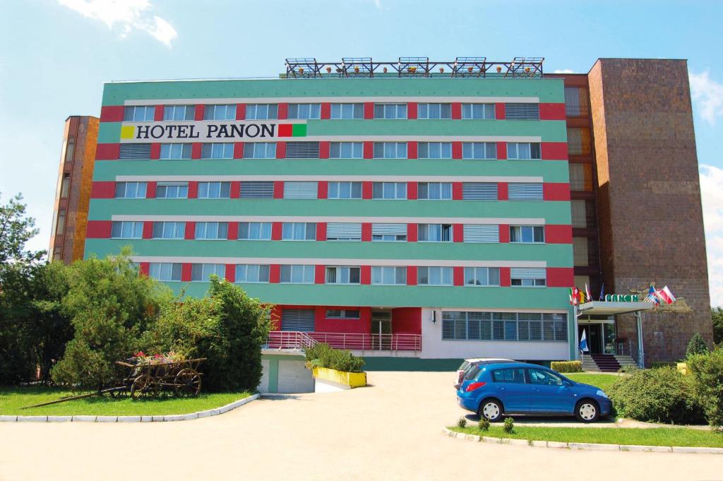 Budova, kde se hotel nachází