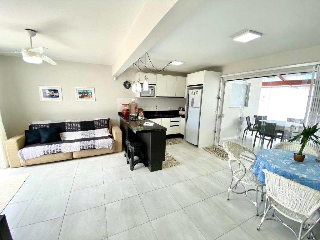  Linda Casa com Piscina em Meia Praia Navegantes