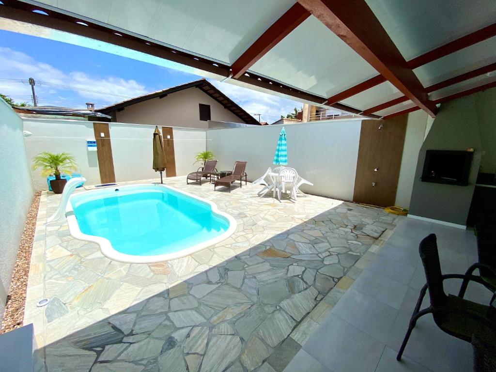  Linda Casa com Piscina em Meia Praia Navegantes