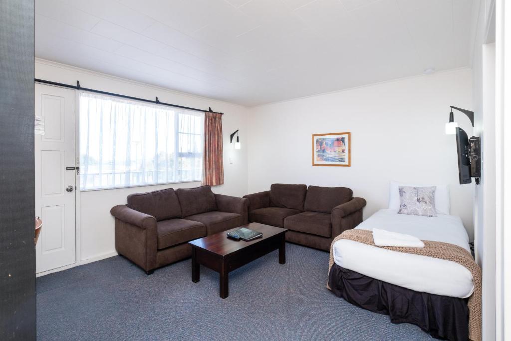 Posezení v ubytování Chevron Motel