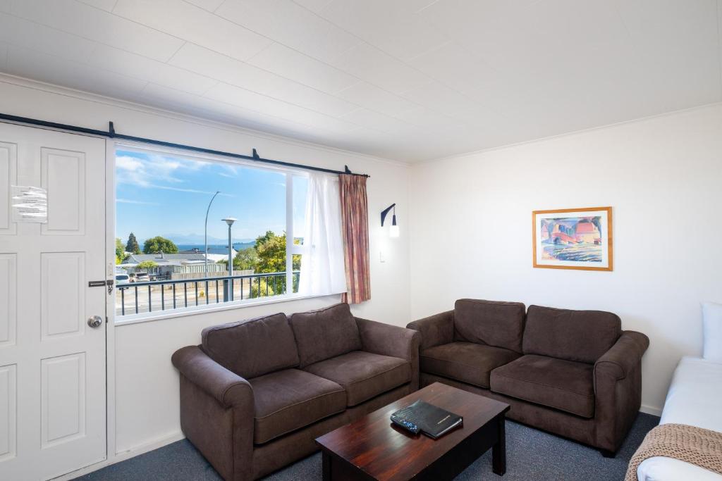Posezení v ubytování Chevron Motel