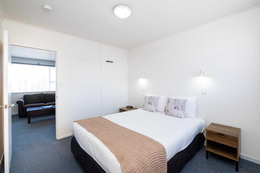 Postel nebo postele na pokoji v ubytování Chevron Motel