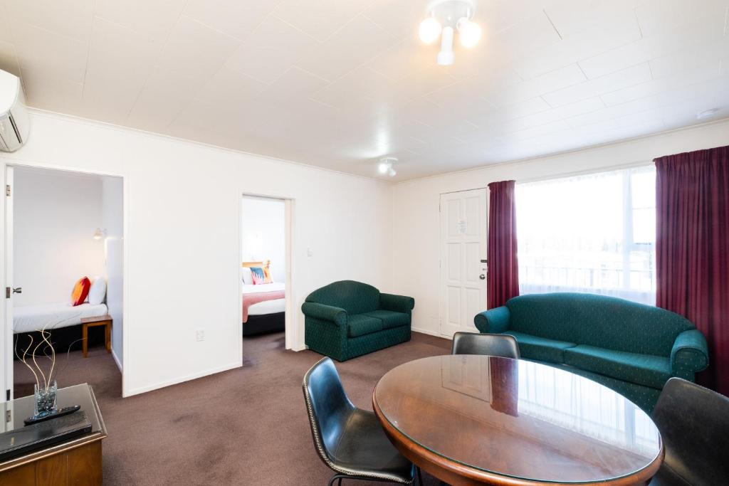 Posezení v ubytování Chevron Motel
