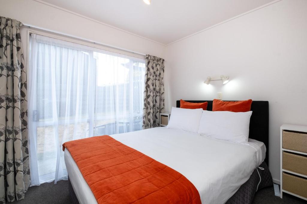 Postel nebo postele na pokoji v ubytování Chevron Motel