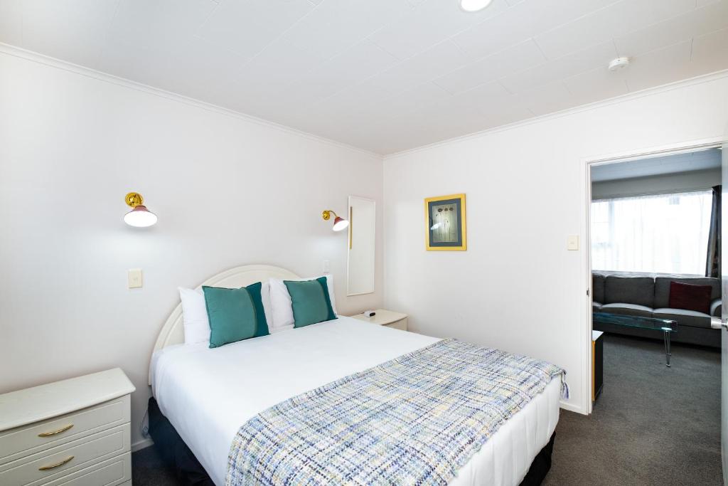 Postel nebo postele na pokoji v ubytování Chevron Motel