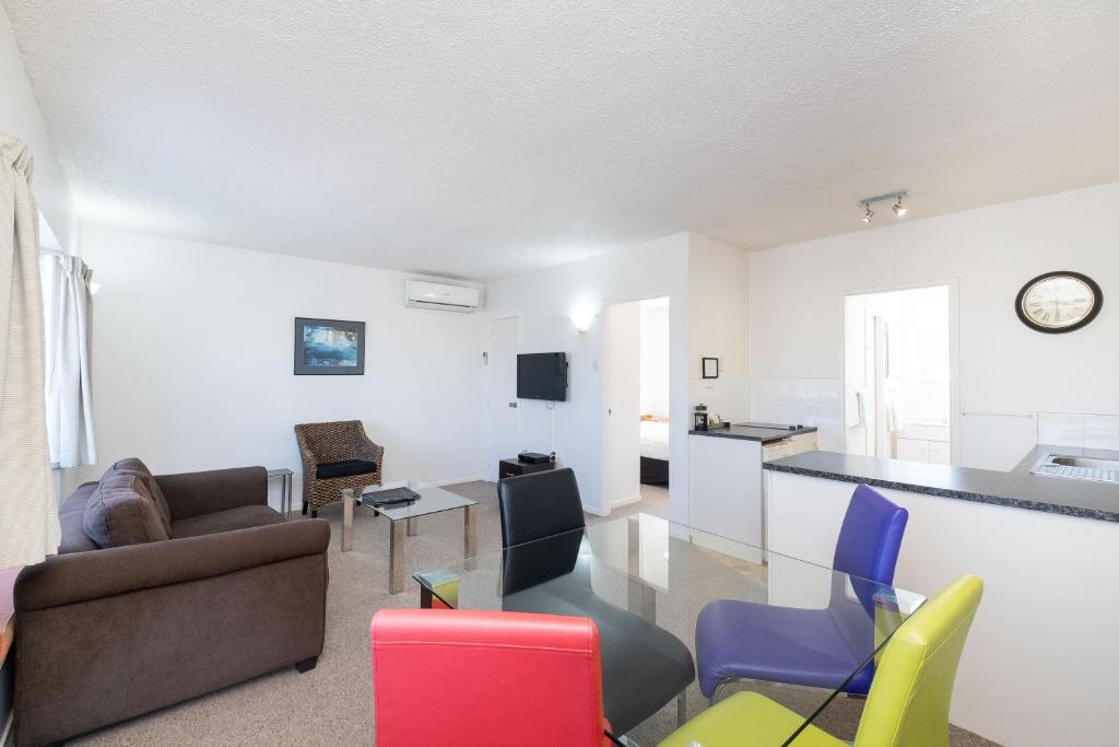 TV a/nebo společenská místnost v ubytování Chevron Motel