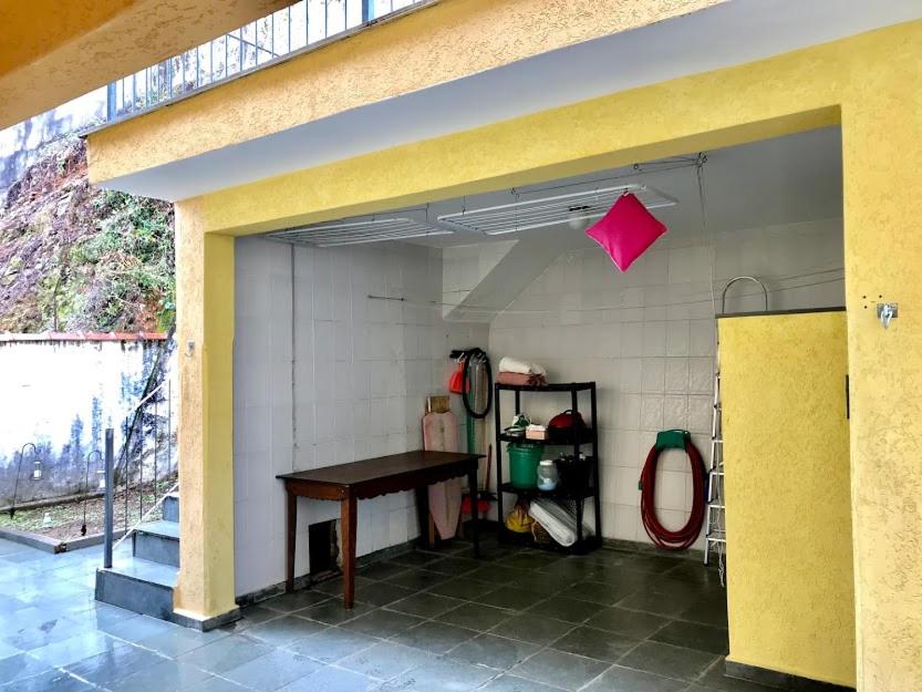  Casa 3 qtos com garagem bem localizada