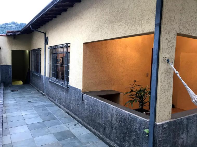  Casa 3 qtos com garagem bem localizada