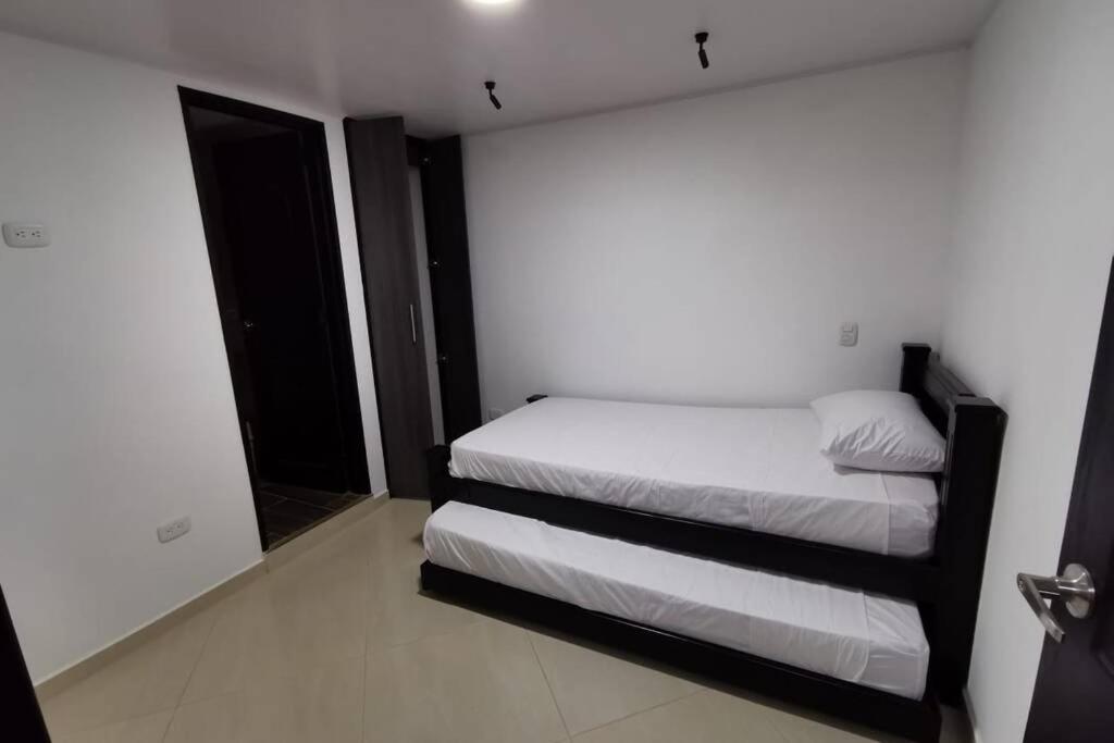 Postel nebo postele na pokoji v ubytování Hermoso y cómodo apartamento