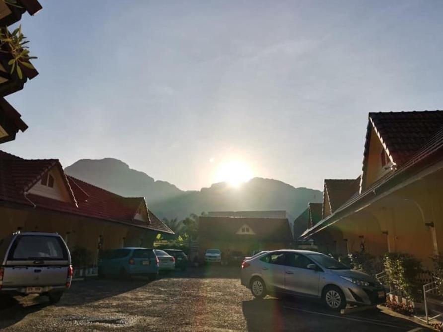 Nespecifikovaný výhled na hory nebo výhled na hory při pohledu z hotelu
