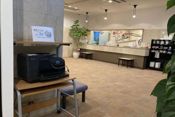 TV a/nebo společenská místnost v ubytování AkishimaStationHotel TOKYO
