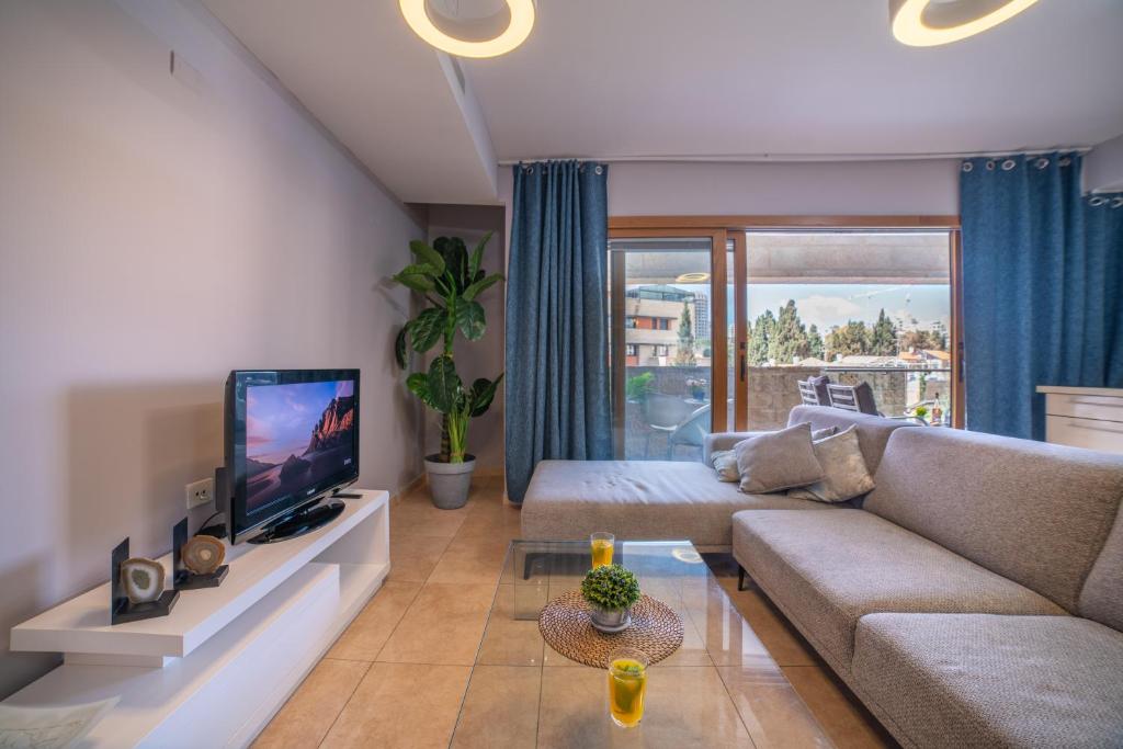 Art Apartment In Mamila - King David Residence - Three-Bedroom Apartment