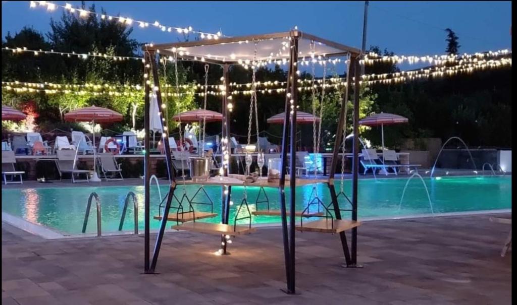 Bazén v ubytování Pineto Resort nebo v jeho okolí