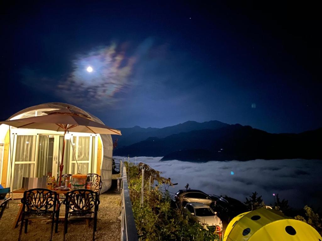 Příroda nedaleko luxury tent