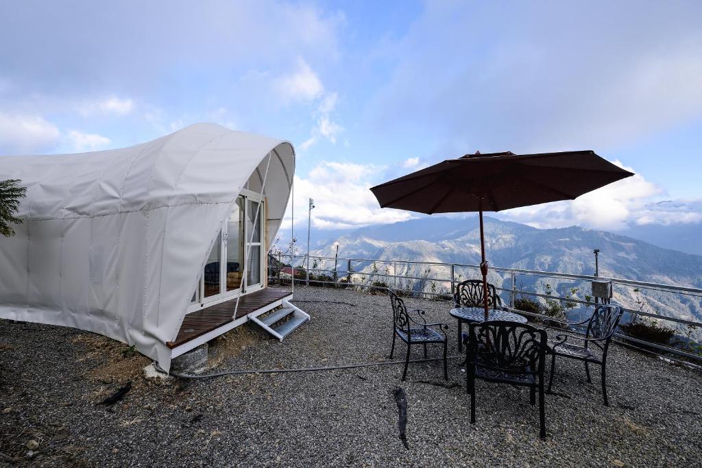 Příroda nedaleko luxury tent