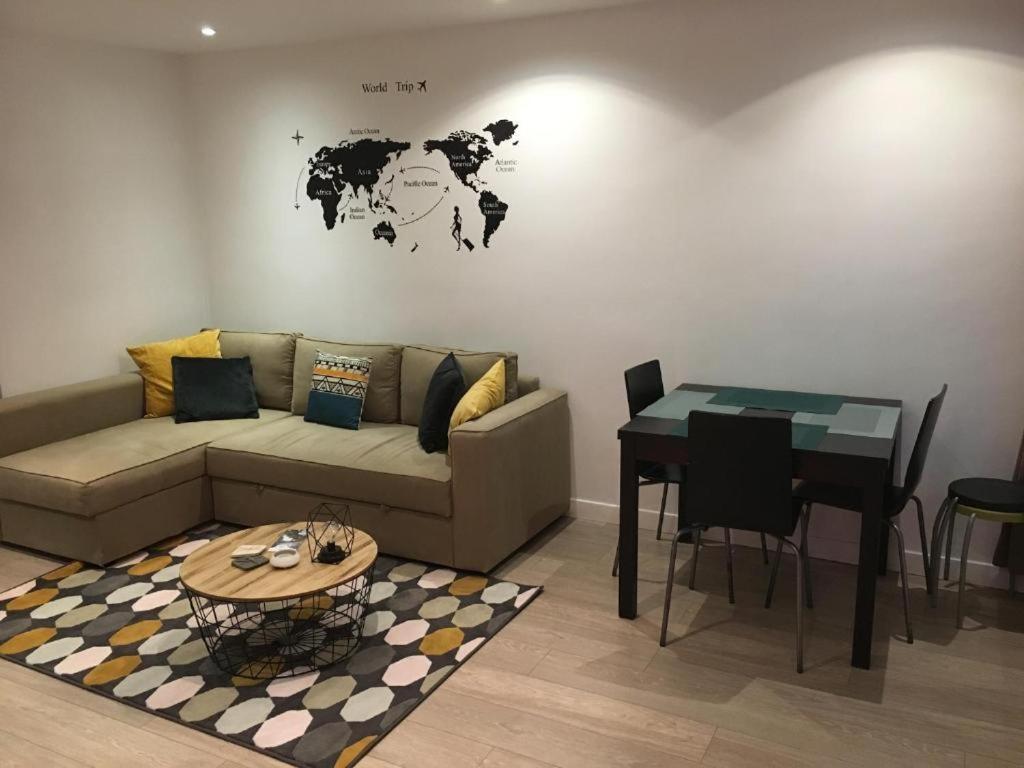 Photo de la galerie de l'établissement LAC Annecy - 2 Rooms Apartment 5mins from the lake Annecy, à Annecy