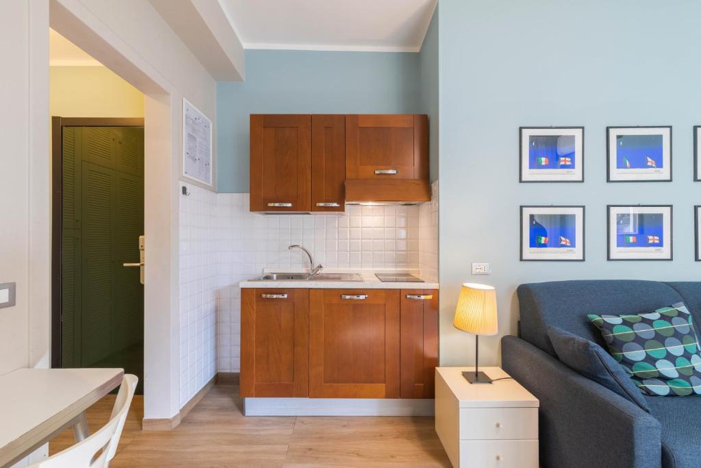 Кухня или мини-кухня в Residence Sole Mare Alaxi Hotels
